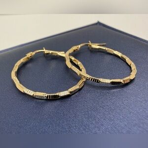 ❌SOLD❌ 18K Genuine Yellow Gold Patterned Hoop Earrings (Preowned)
